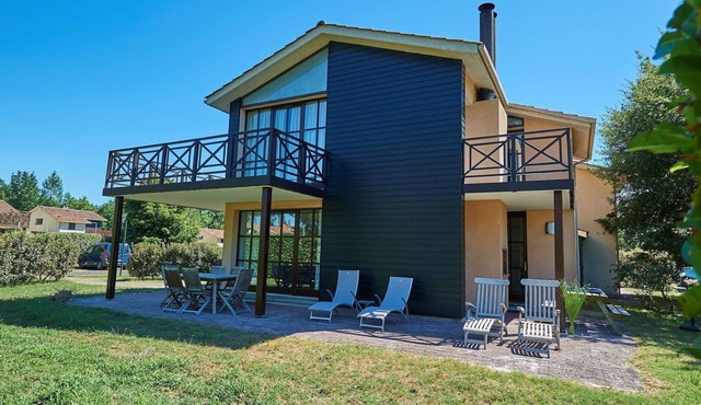 Peaceful Villa in Castle Park