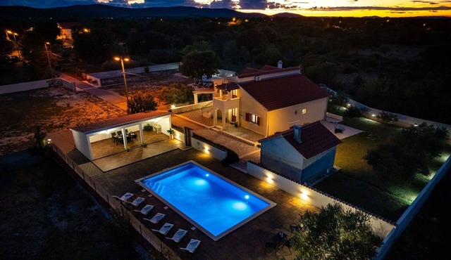 Peaceful Villa near Krka Waterfalls