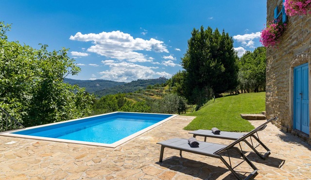 Peaceful Villa situated on the top of the hill with breathetaking view