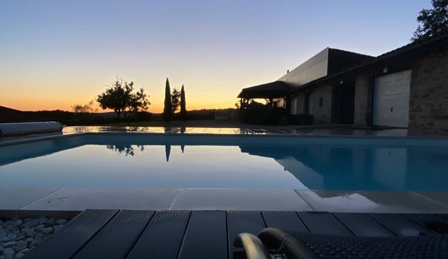 Peaceful villa with jacuzzi or swimming pool in the countryside