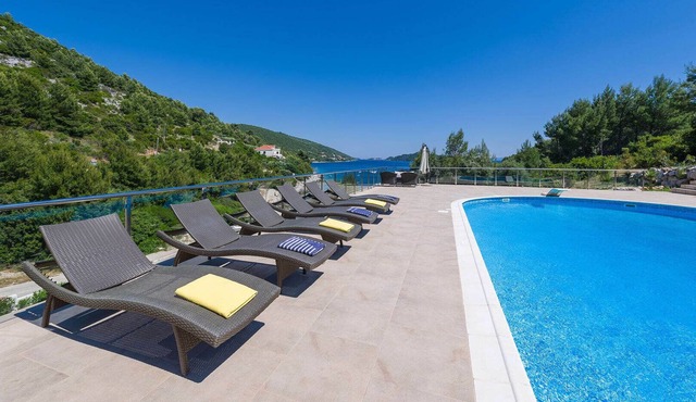 Peaceful Villa With Pool And Mediterranean Garden