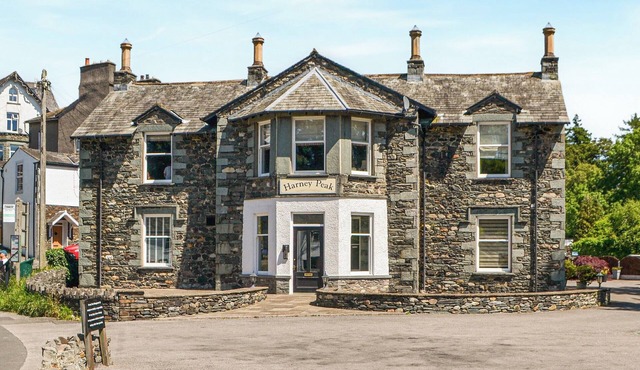 Peaceful village location within walking distance to Keswick.