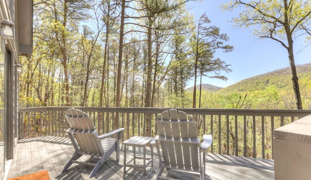Peaceful Vistas, Wood-Burning Fireplace, Nearby Trails & Communal Pools, Lakes & Golf - Escape Hatch