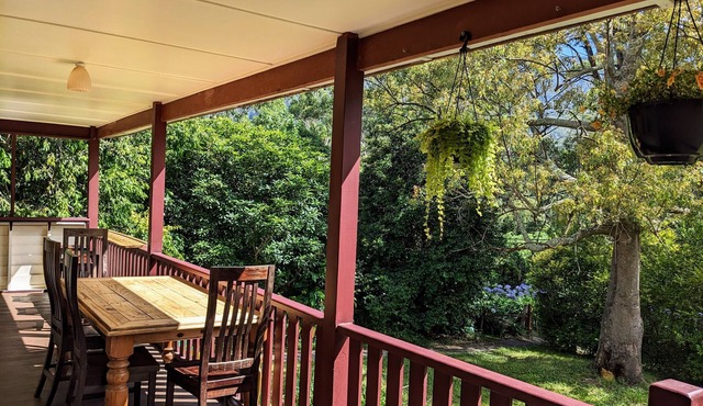 Peaceful Warburton retreat with mountain views