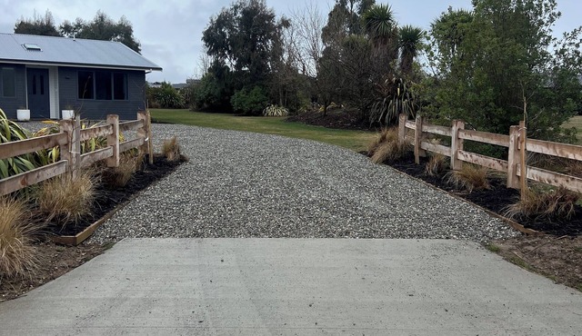 Peaceful warm & sunny tastefully furnished spa sauna 1/2 acre 7min walk to lake