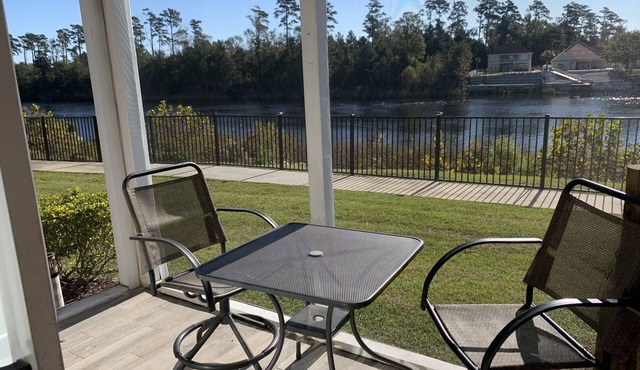 Peaceful Water View, Close to everything