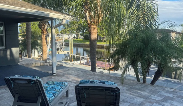 Peaceful Waterfront Getaway