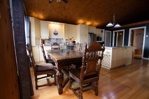 Peaceful Waterfont Cottage - Quebec