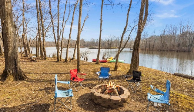Peaceful Waterfront Home Near Nashville w Elevator, Kayaks, Game Room & Fire Pit