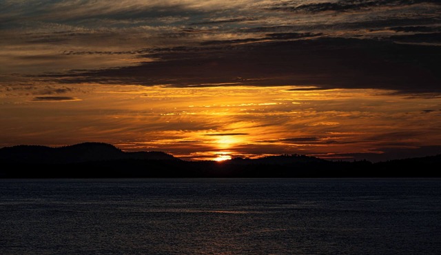Peaceful waterfront cabin on Lopez Island