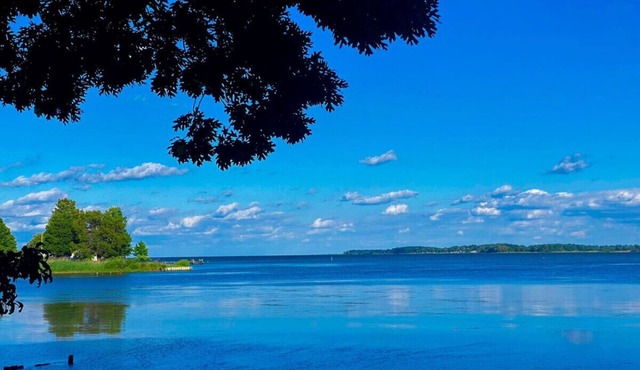 Peaceful Waterfront 3 BR/2BA