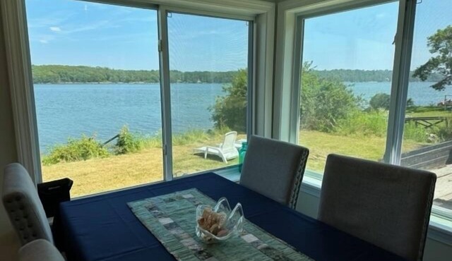Peaceful Waterfront Cottage in Midcoast Maine Near Bowdoin College, Harpswell and other coastal t.