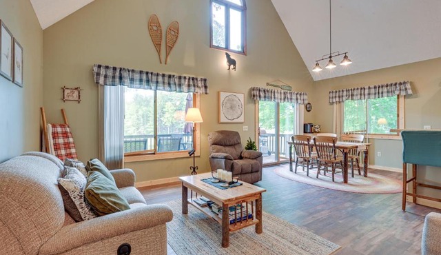 Peaceful Waterfront Cabin on Tittabawassee River!