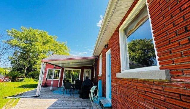 Peaceful Waterfront Cottage on Georgina