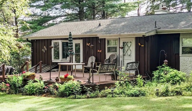 Peaceful waterfront home on private lake - 5 star rated on leading rental sites!