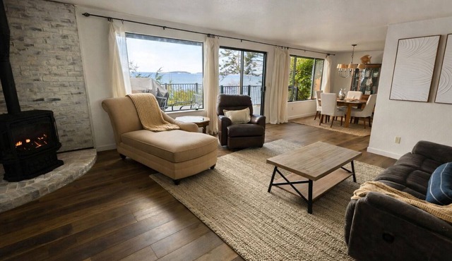 Peaceful Waterfront Retreat - Private Deck and Sunset Views