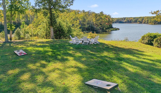 Peaceful Waterfront Retreat, Pool & Game Room, Perfect for Families