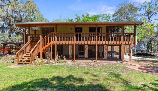 Peaceful Waterfront Escape on Withlacoochee Private Dock, Old Florida Charm