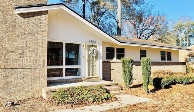 Peaceful, Well-Lit 3 Bed, 3 Bath Spacious Retreat With Mid-Century Modern Design