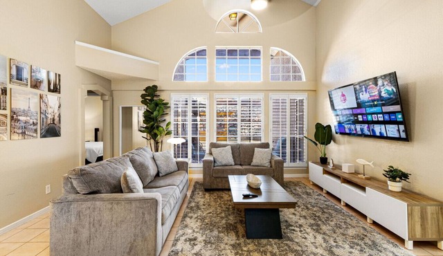 Peaceful West: 4BR Dusk Haven