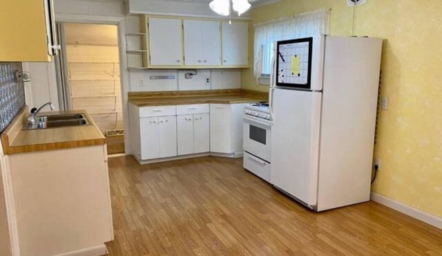 Peaceful Whiting Full Home Near Lakes, Parks, Chicago, and Hammond