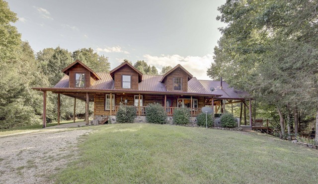 Peaceful Whitley City Cabin on 10 Wooded Acres!