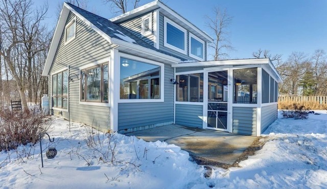 Peaceful Winter Escape with Stunning River Views