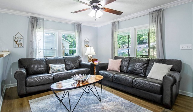 Peaceful with Firepit, Hiking & River Access Pet Friendly!