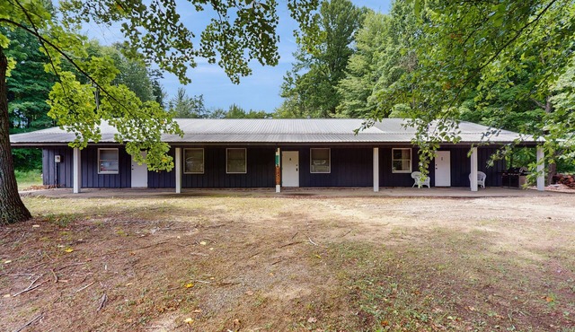 Peaceful wooded escape w/kitchenette, gas grill, WIFI, lakes & trails nearby