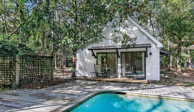 Peaceful Wooded Garden Setting
