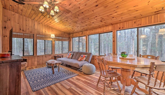 Peaceful Wooded Retreat at Lake Wallenpaupack!