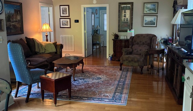 Peaceful wooded retreat north of Athens