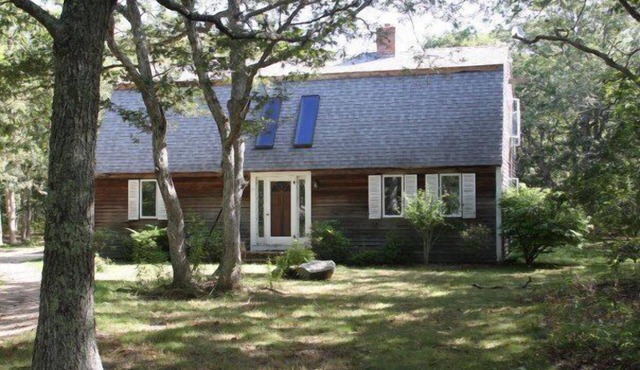 Peaceful Wooded Retreat, Short Car Ride to Everything. Week is Friday to Friday