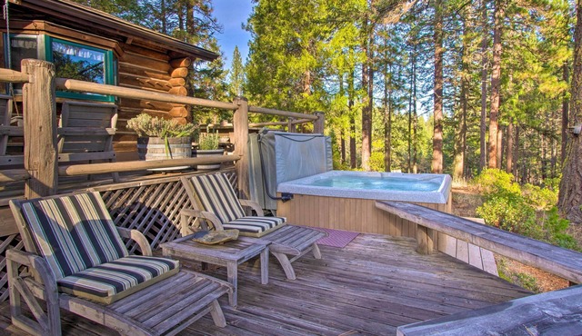 Peaceful Wooded Sanctuary w/Private Hot Tub