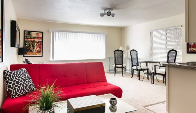 Peaceful Woodlake near Downtown Sacramento