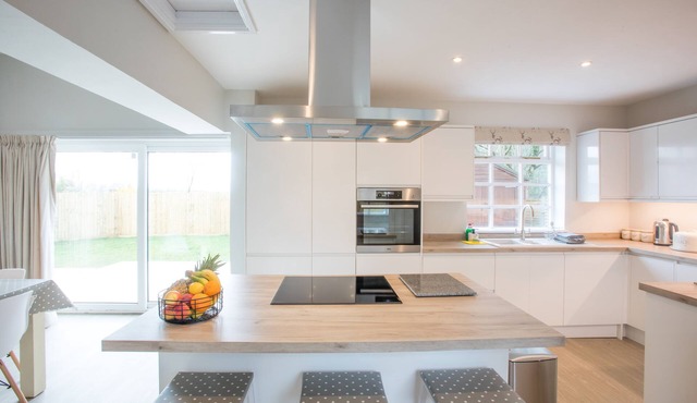 Peaceful Woodland Retreat a mile from Clifton