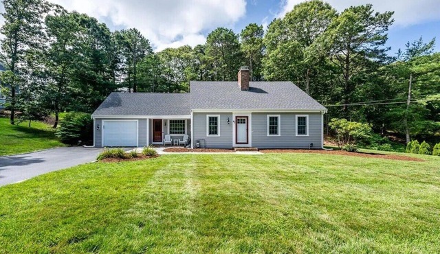 Peaceful Yarmouth home with thoughtful touches!