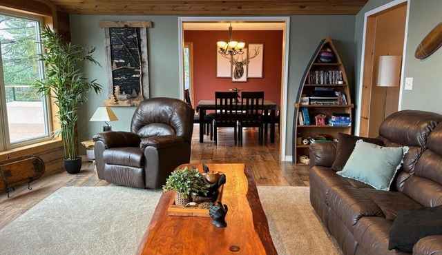 Peaceful Year Round Lakefront Getaway Nickel Lake