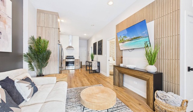Peaceful Zen Flat 2BR Oasis with Free Parking