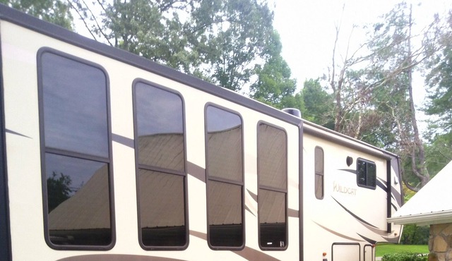 Peacefull retreat with dock on the lake