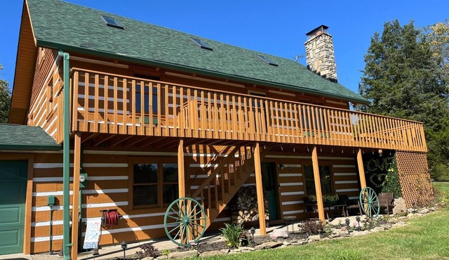 Peacefully loving retreat!nCabin in charming Lawrenceburg.n