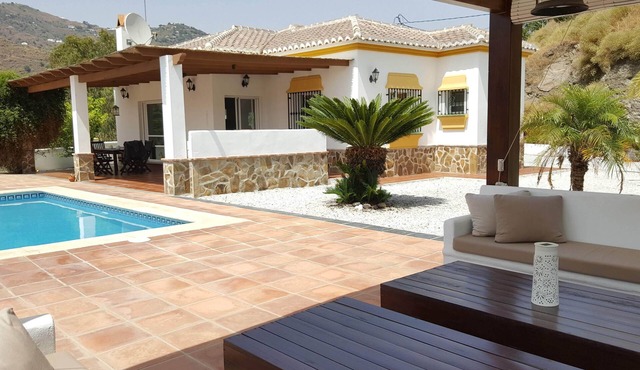 Peacefully situated modern style villa with private pool, panoramic views & Wifi