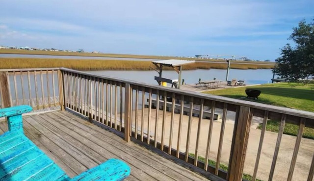 Peach House close to ICW & Sargent beach