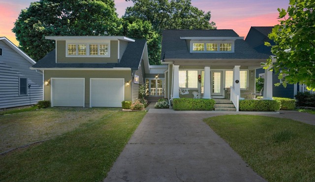 Peach Place at Lakeside