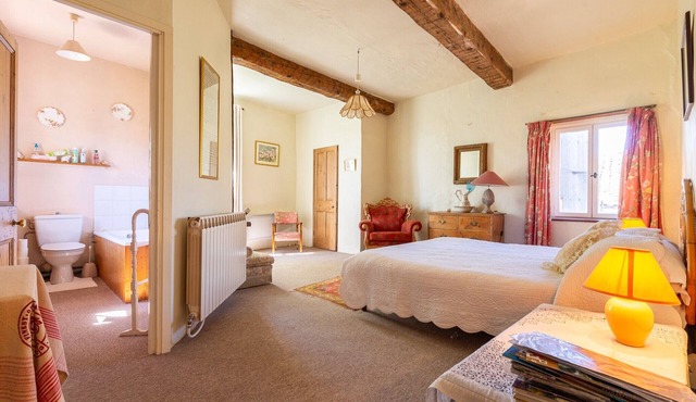 Peach room with Pool and Garden