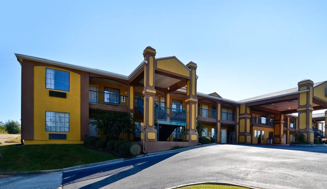 Peach State Inn & Suites