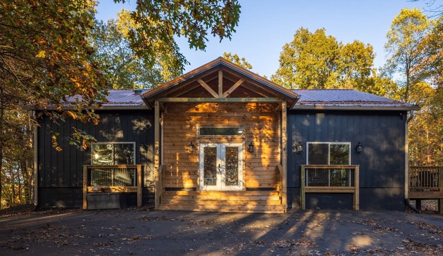 Peach Tree Lodge - Indoor Saltwater Pool
