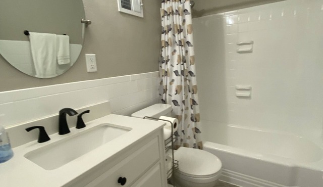 Peachtree City Ranch with full basement mother-in-law apartment.nn