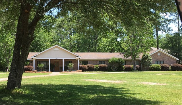 Peachtree Cottage. Quality, comfort, & convenient location.
