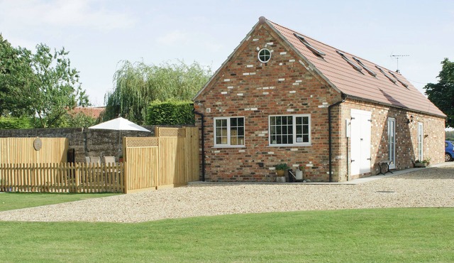 Peacock Barn - E5479